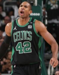 伟德bevictor-35岁的霍福德再度闪耀，30分+隔扣字母展现实力