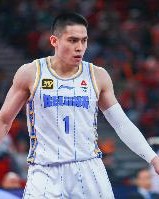 高效！陈盈骏半场替补9分钟5中4拿到10分 三分3中2