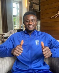 伟德体育-专访三镇新援阿齐兹·雅库布：新赛季力争进20球