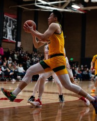 伟德bevictor-王俊杰防守出彩拿下6分3板1助2断2帽+正负值+11 赵维伦1犯规1失误